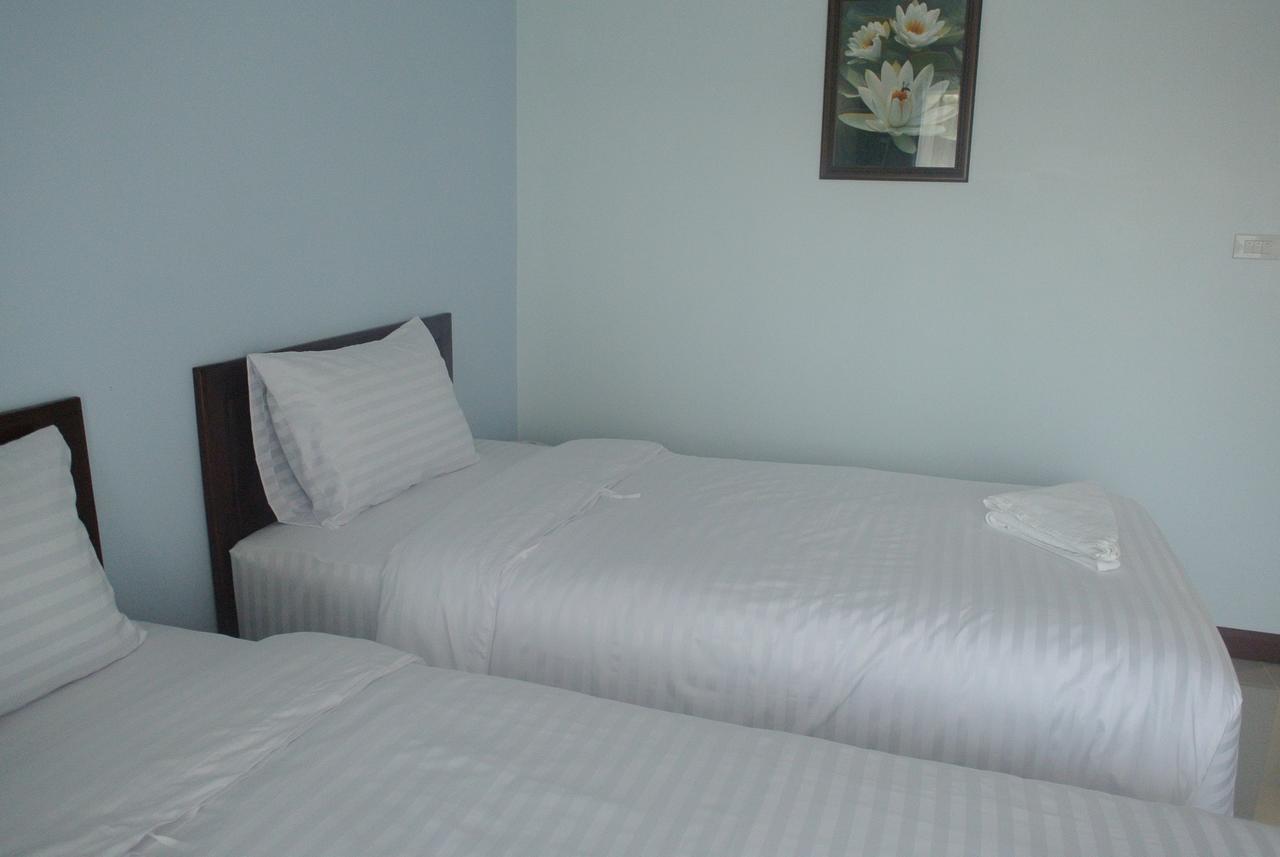 Baan Duangkamol Hotel Фитсанулок Екстериор снимка