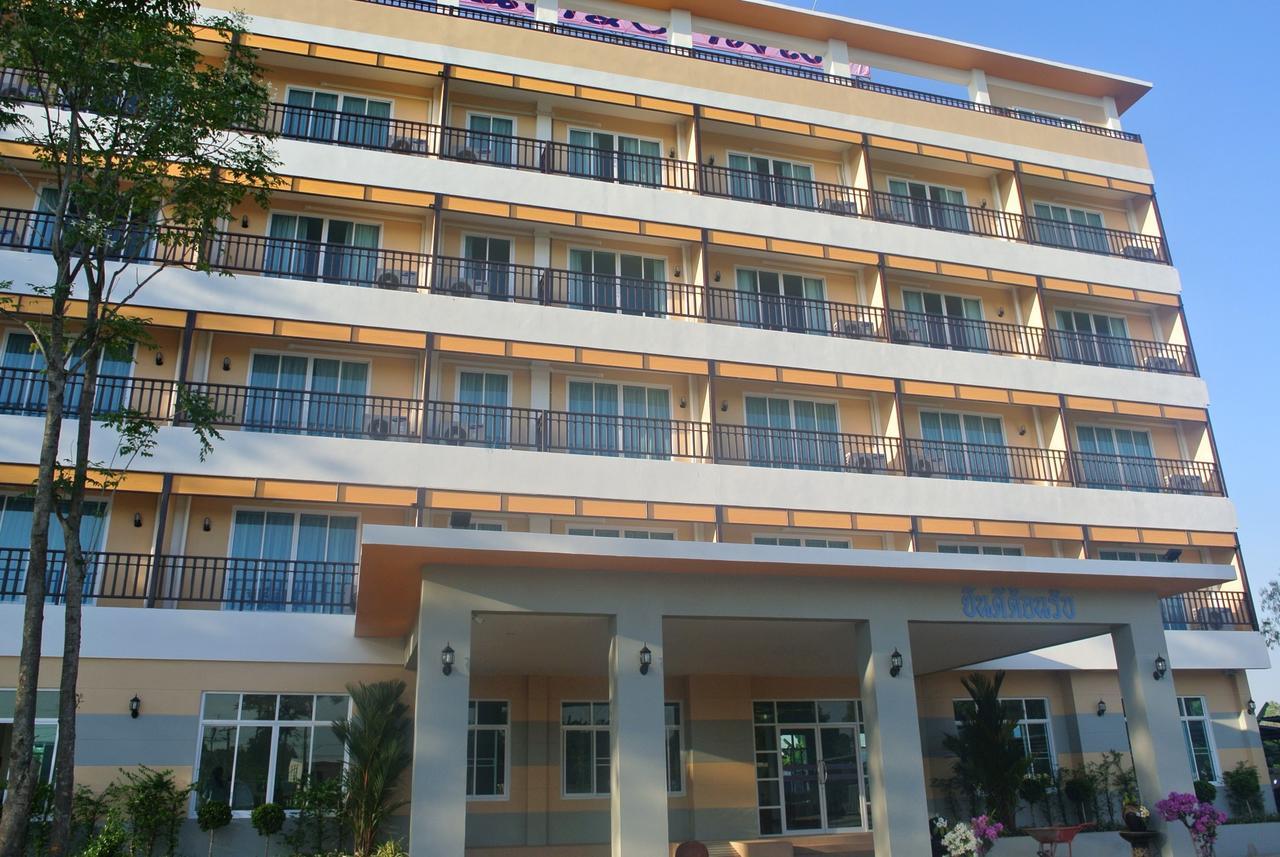 Baan Duangkamol Hotel Фитсанулок Екстериор снимка