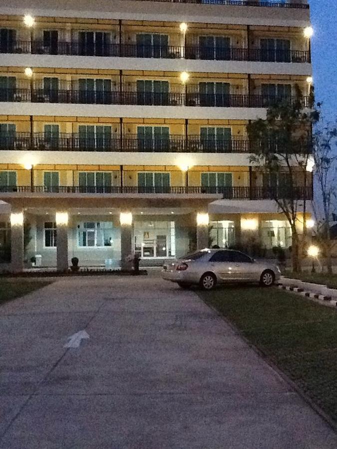 Baan Duangkamol Hotel Фитсанулок Екстериор снимка