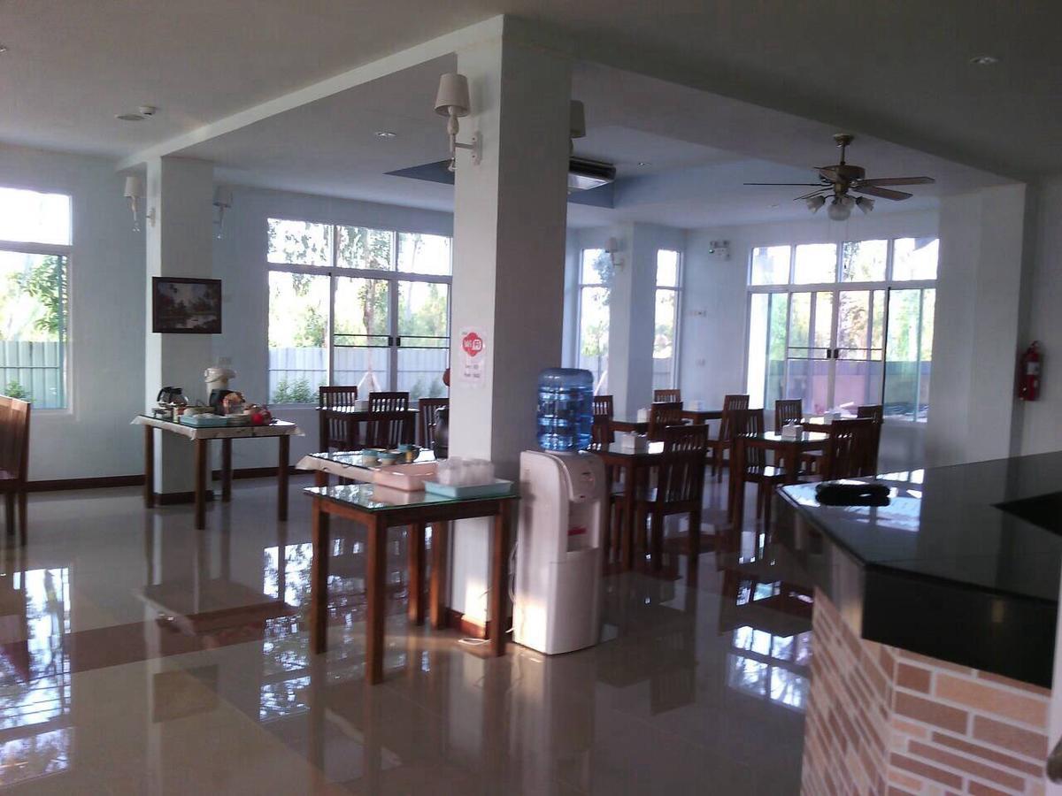 Baan Duangkamol Hotel Фитсанулок Екстериор снимка