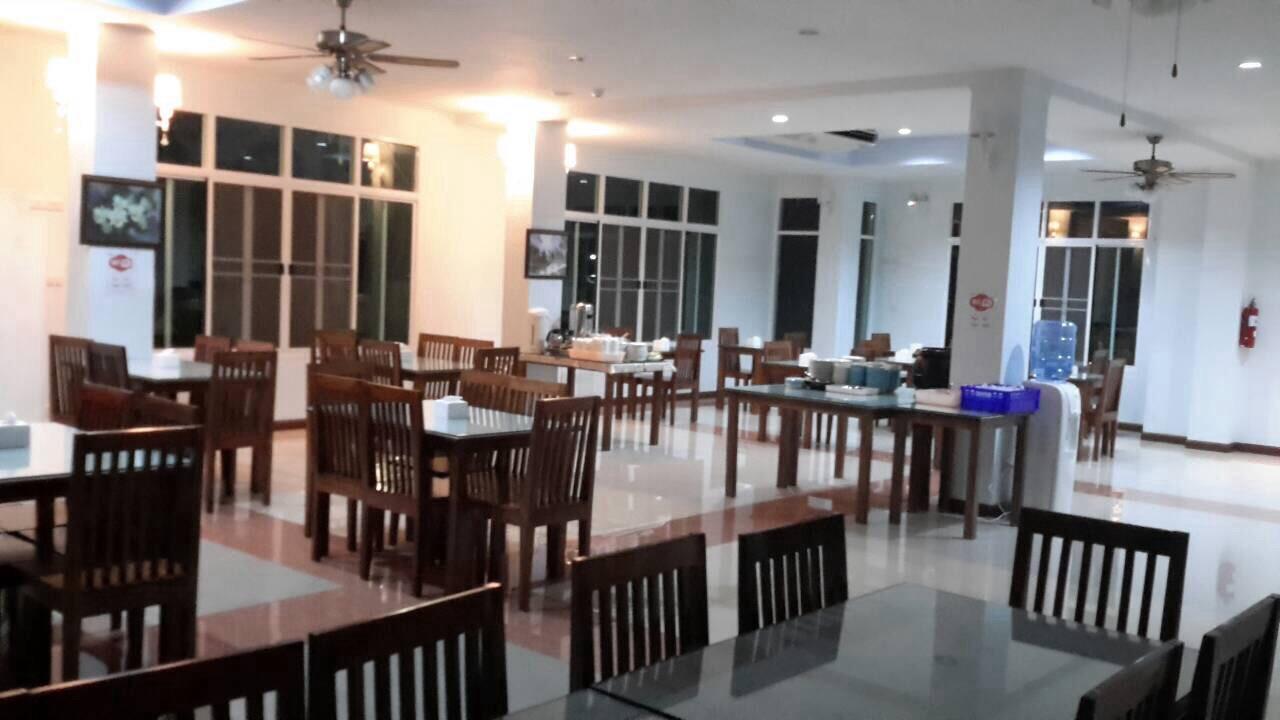 Baan Duangkamol Hotel Фитсанулок Екстериор снимка